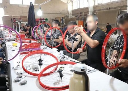 سلول‌هایی که کارخانه شدند؛ اشتغال ۲۴۸۲  زندانی در آذربایجان شرقی