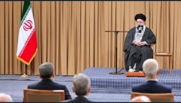 رهبر انقلاب: معیشت مردم مهمترین مسئله است