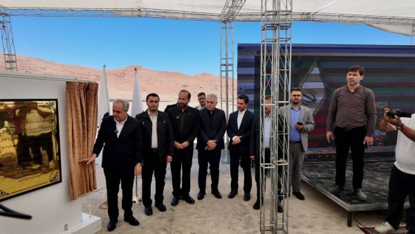 افتتاح نیروگاه خورشیدی ۱۲ مگاواتی آخولا با حضور برخط رئیس جمهور