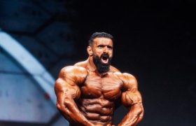 سلام نظامی هادی چوپان روی استیج