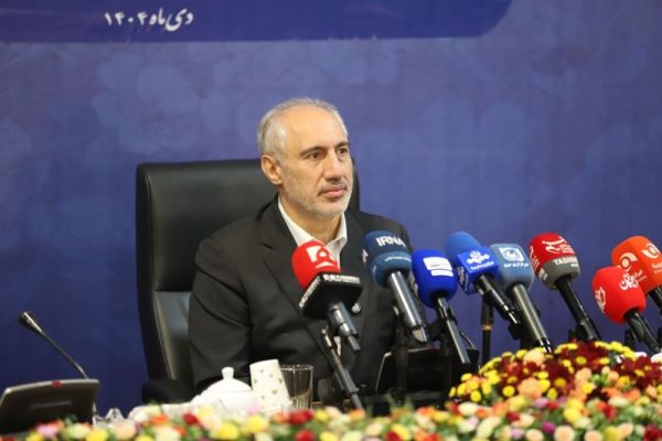 بودجه سال آينده به درآمدهاي موهوم اتكا ندارد/ بايد بودجه دولت صرف اولويت‌ها شود