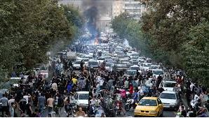 جوانان و نوجوانان در تیررس دشمنان!