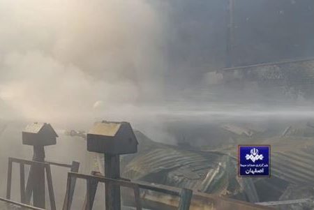 سقوط بالگرد ارتش در میدان میوه و تره بار درچه اصفهان