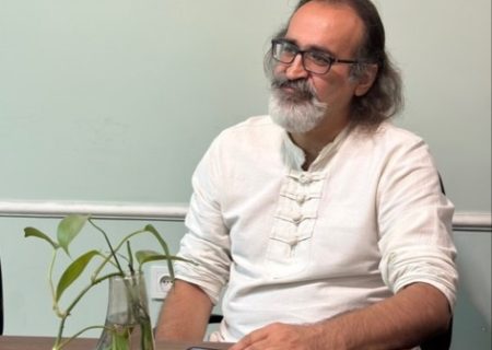 نوای نغمه دف زیر گلوله باران دشمن